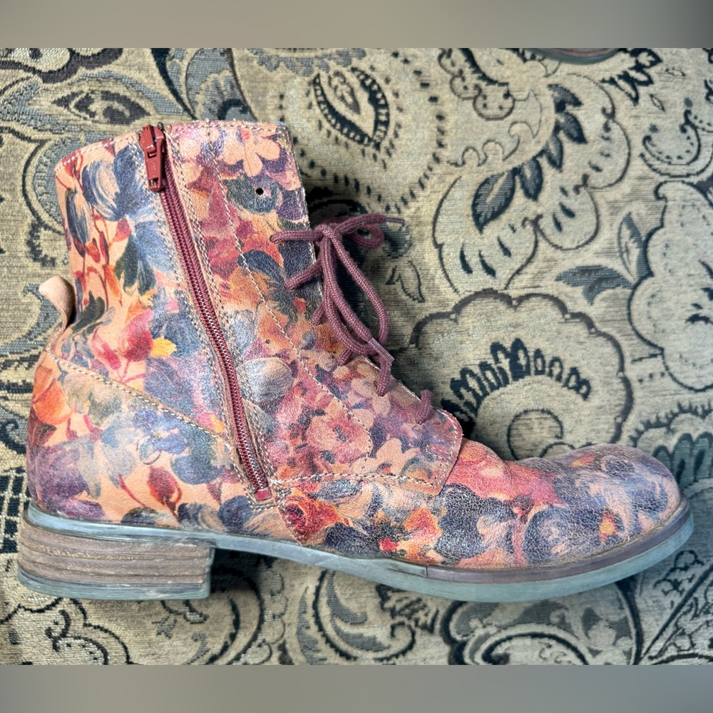 Joseph Seibel fur lined zipper boots